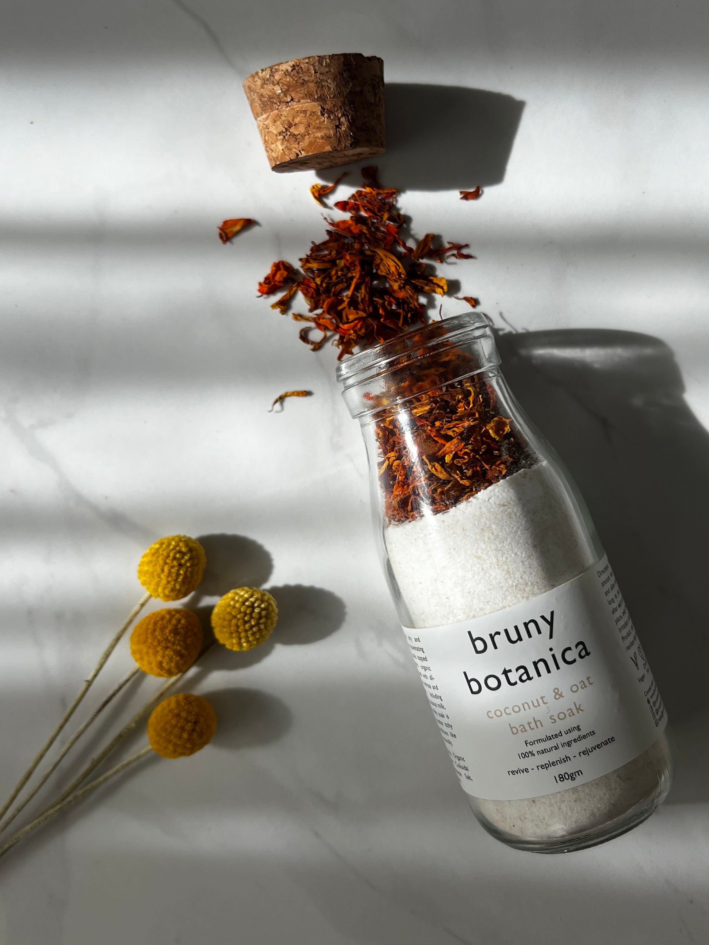 Coconut & Oat Bath Soak image 1